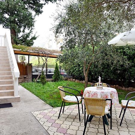 Apartments & Rooms Jelka Cattaro Esterno foto