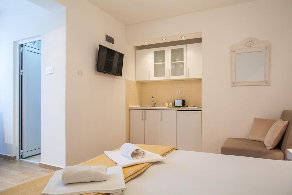 Apartments & Rooms Jelka Cattaro Esterno foto
